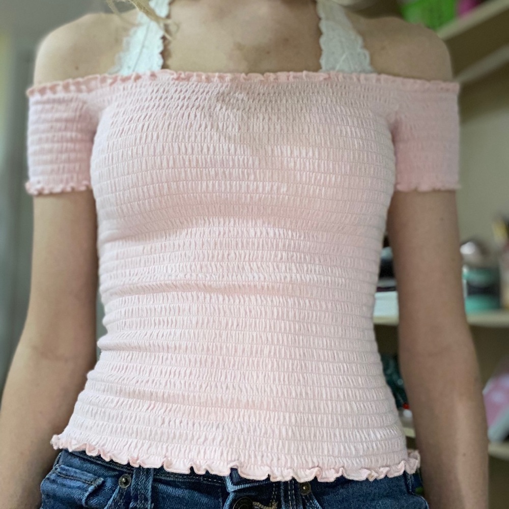 🌸Hollister Smocked Off The Shoulder Tee🌸 CUTE!!